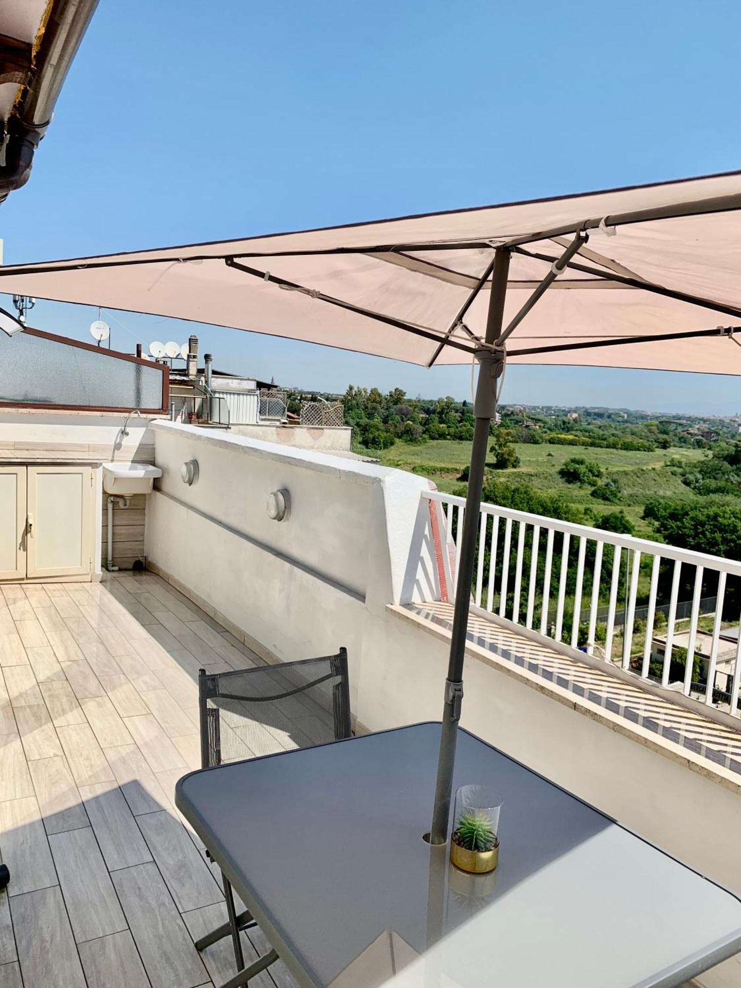 Vivi In Un Attico Tipico Romano Con Vista Su Roma Exteriér fotografie